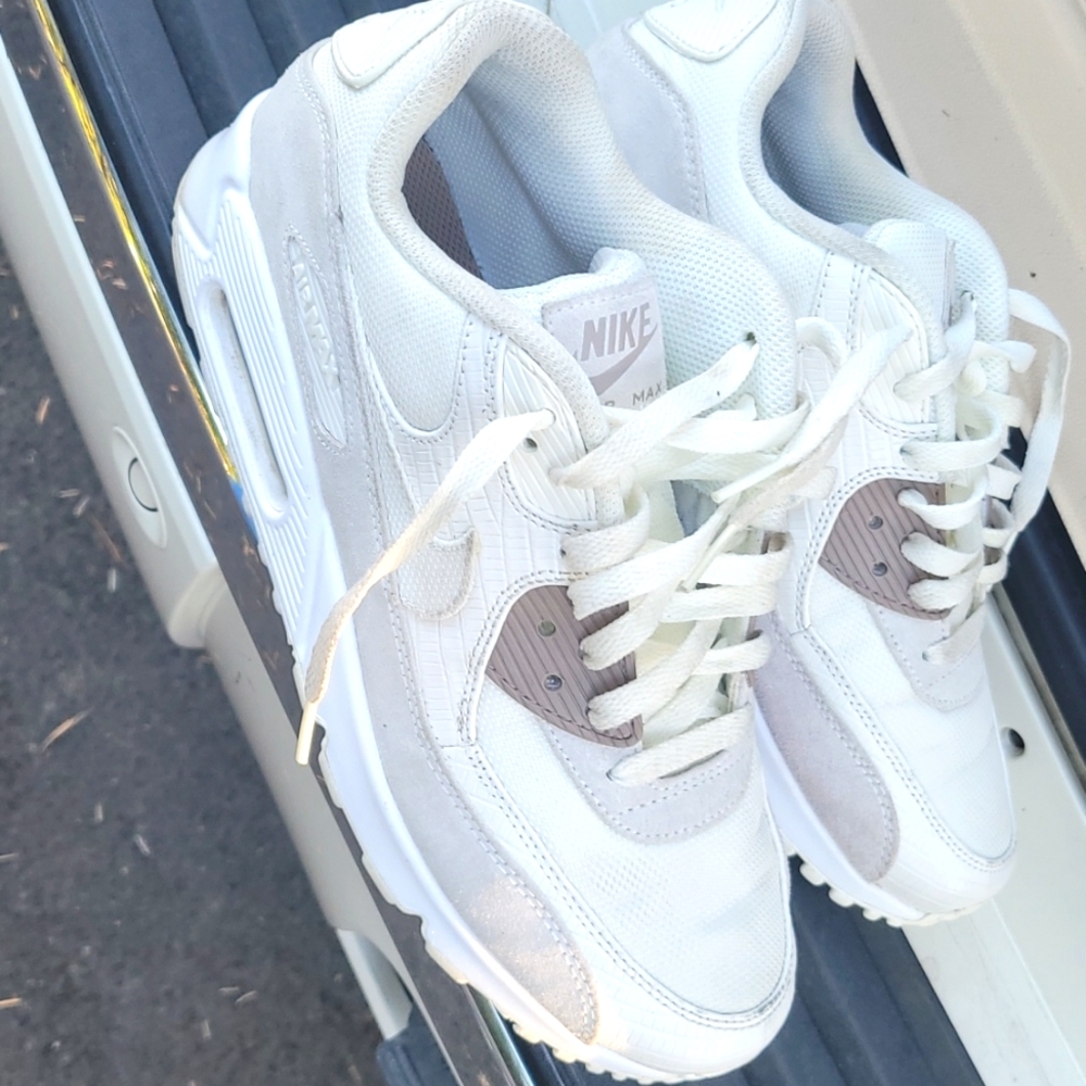 Size 9 Nike airmax 90 snake skin